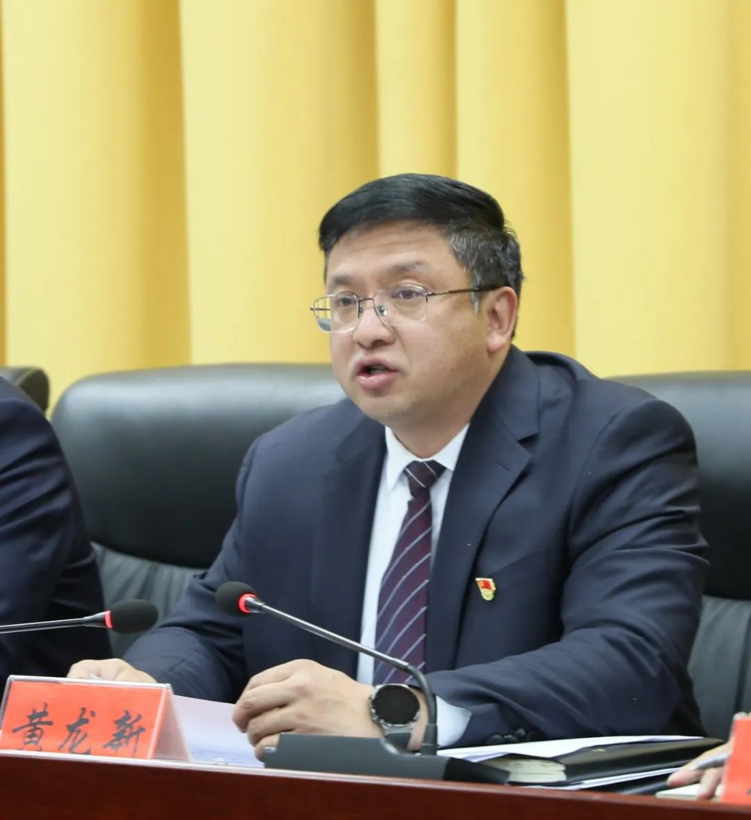 1675129292242059825.jpg 政府全会4.jpg