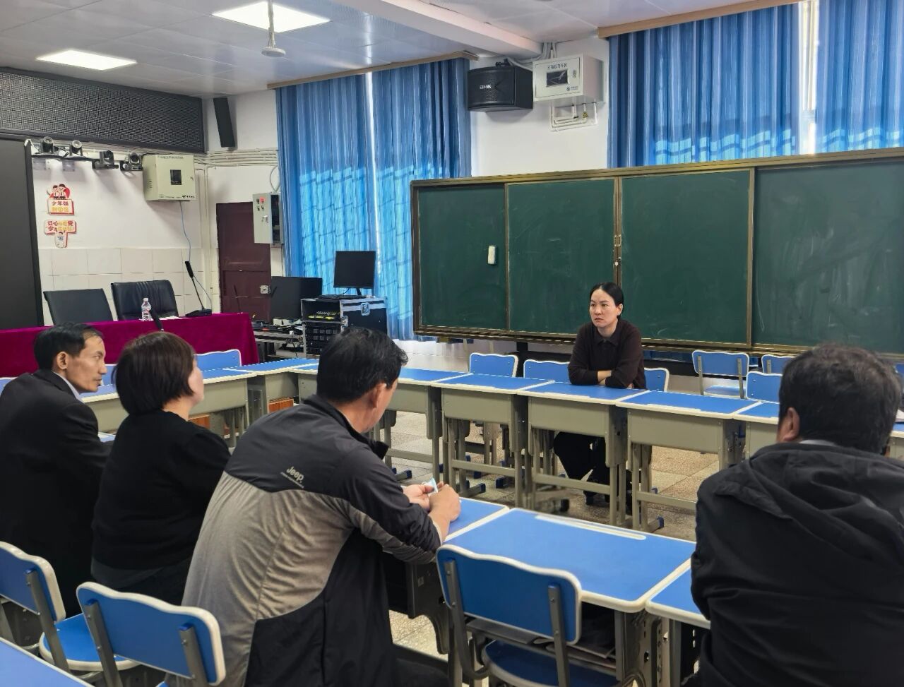 和维洁到攀天阁乡中心完小调研教育教学质量提升工作