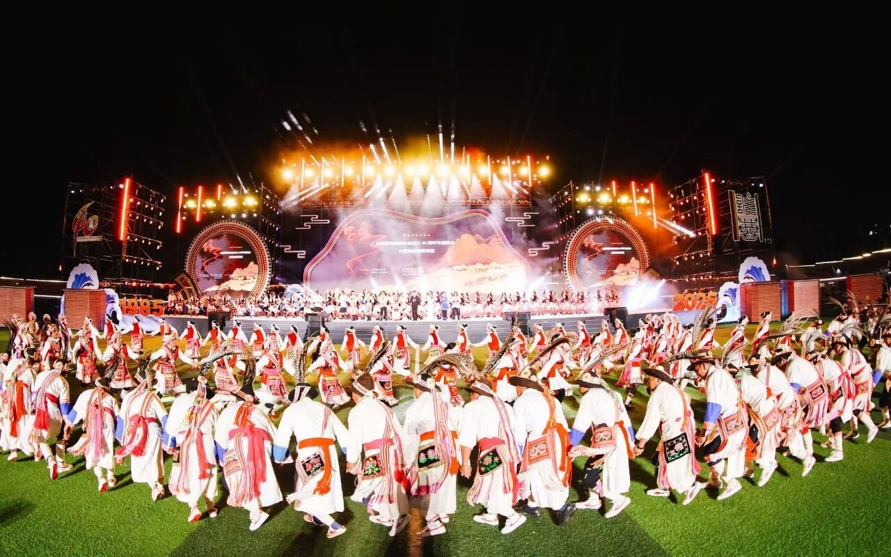 维西傈僳族自治县成立40周年主题晚会举行