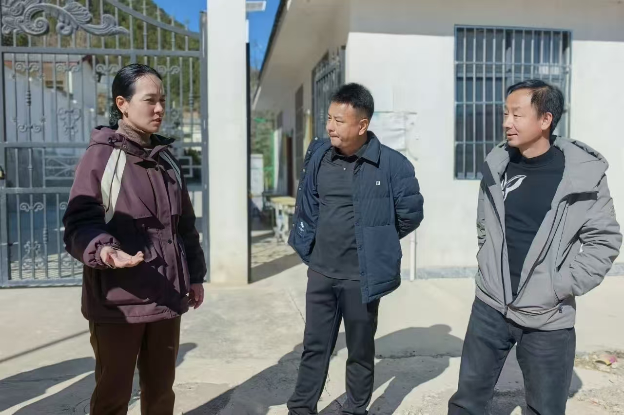 和维洁到康普乡调研