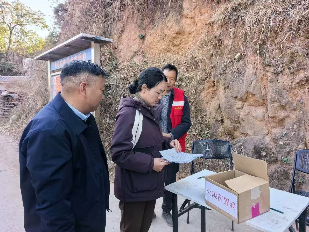 和维洁到维登乡调研