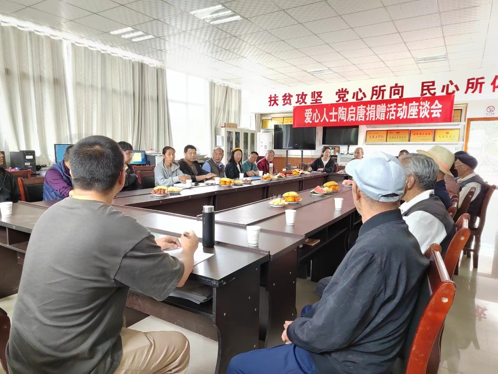 高泉村部分在外工作人士参加座谈会。杨洪程.jpg