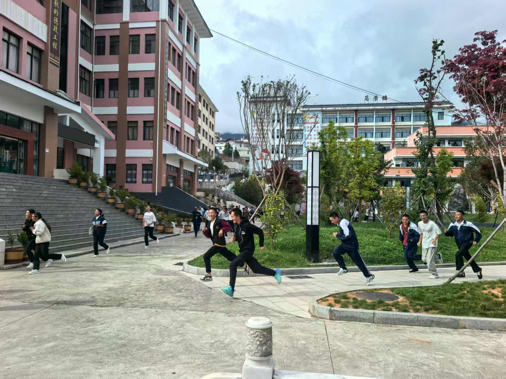 1758249918757080271.png 图片1.png