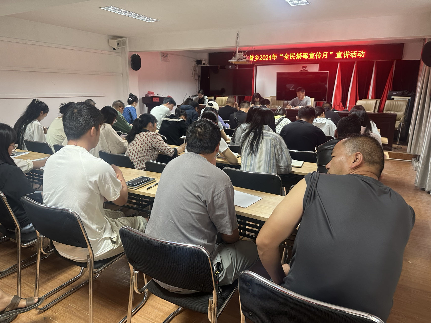 1719536613835084798.png 图片1.png