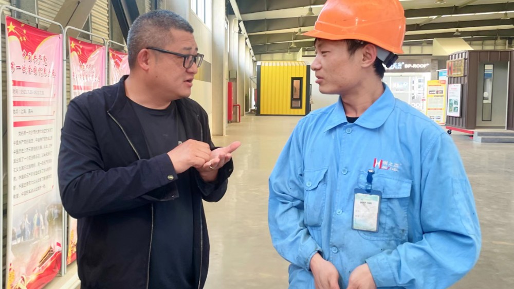 1701936615764038728.jpg 维西县人社局到上海等地看望务工人员,详细了解农民工工作和生活情况。.jpg