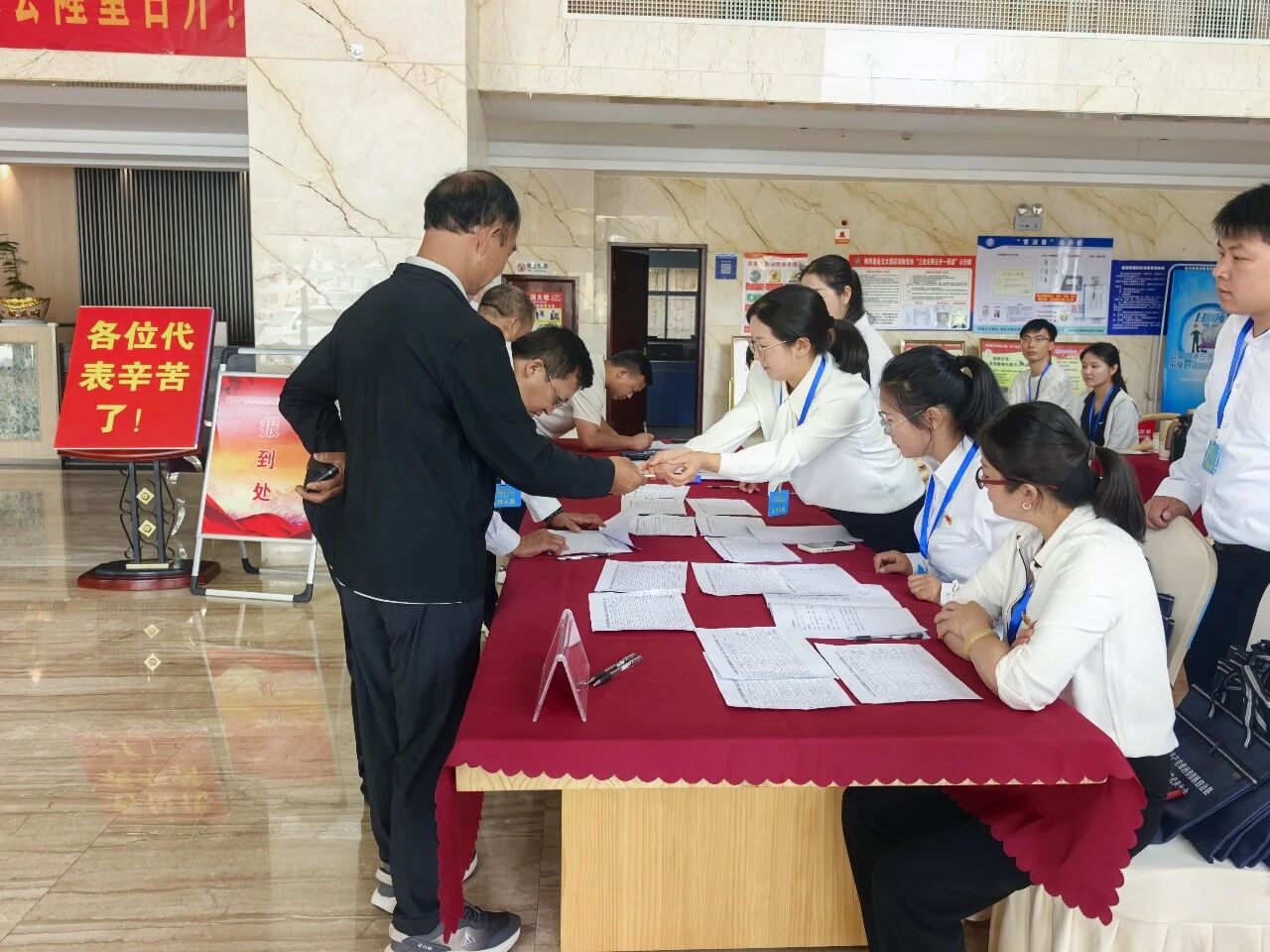 聚焦党代会｜豪情满怀赴盛会 肩负重托启新程 出席中国共产党维西傈僳族自治县第十五次代表大会的代表陆续报到