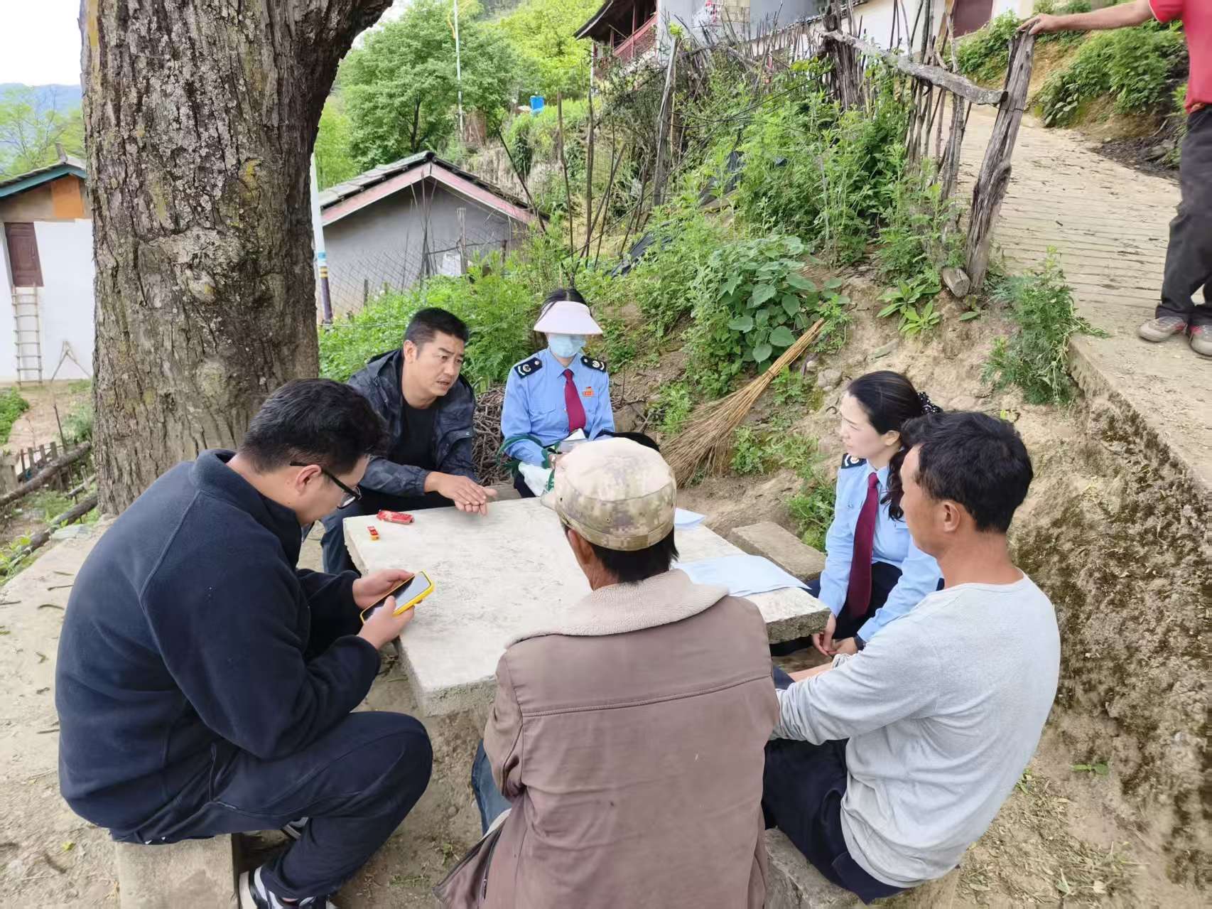 1780911409546068614.jpg 2026 年 5 月 12 日至 6 月 4 日,维西县人力资源和社会保障局社会保险中心联合县税务局及各乡镇社会保险中心组建工作服务队,深入基层一线开展城乡居民养老保险基层服务工作 (2).jpg